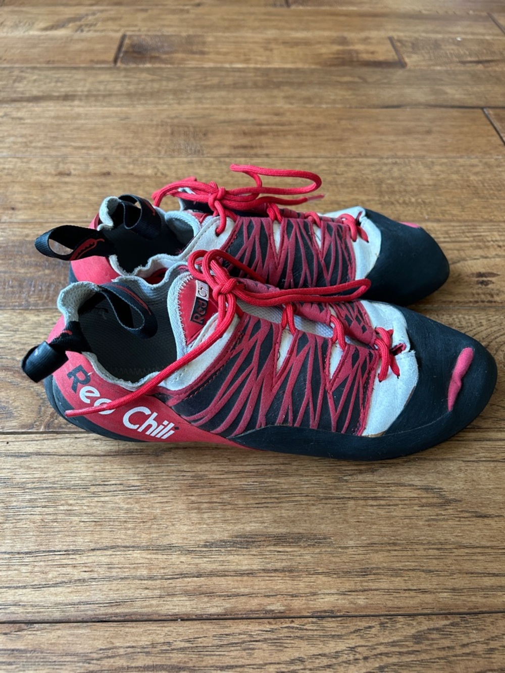 Red Chili Stratos Rock Climbing Shoes Red Black Lace Up Size 44 / US Mens 10.5